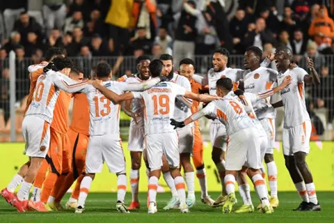 زاحم النجم الساحلي.. نهضة بركان يتصدر المشهد في كأس الكونفدرالية